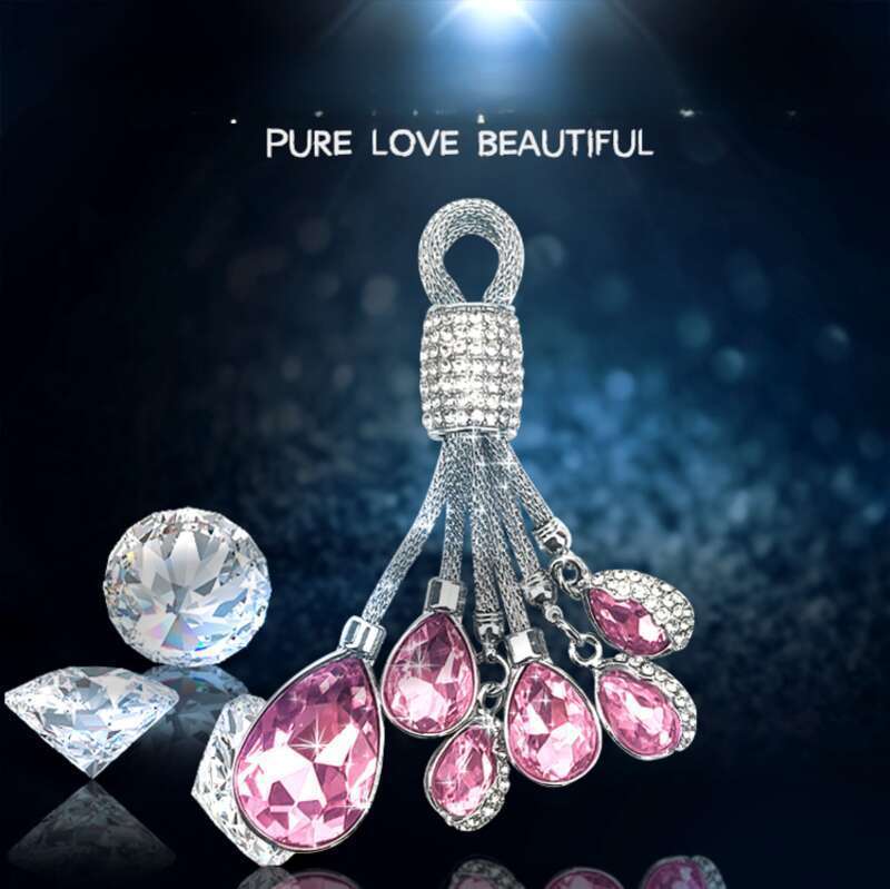Car Diamond Car Crystal Keychain Pendant_autovado.com