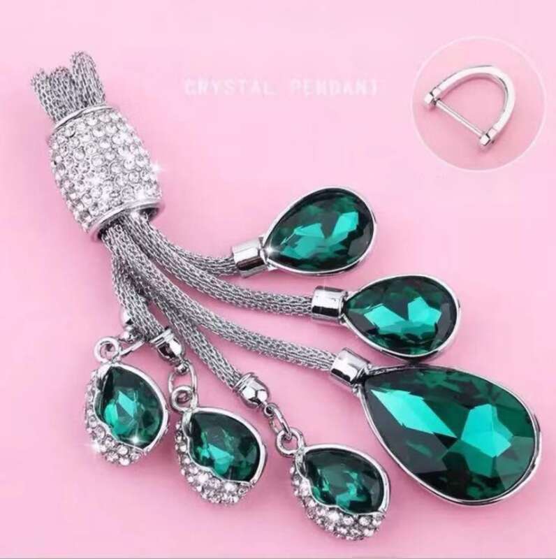 Car Diamond Car Crystal Keychain Pendant_autovado.com